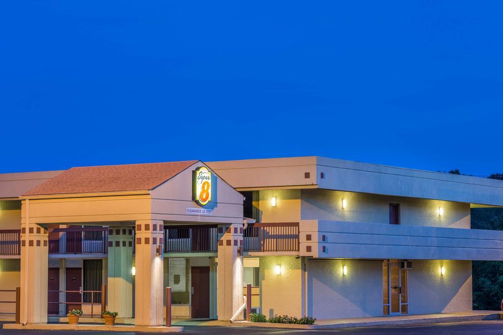 Super 8 By Wyndham Commerce Luaran gambar